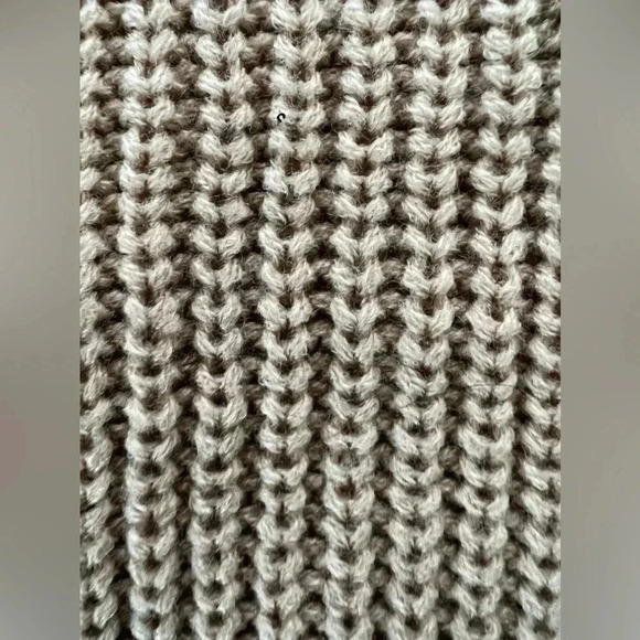 SHEIN | ladies Esence plus turtleneck sweater vest. Size: 1XL - Picture 3 of 9